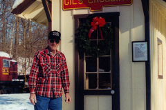Crew-WRyM-199C-Earle-at-Gils-Crossing-Shanty-12-7-2003-SPH