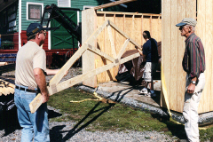 Crew-WRyM-199EE-Earle-crew-building-coal-truck-gargage-9-3-2006-SPH
