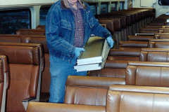 Crew-WRyM-199T-Alan-w.-cleaning-March-2006-SPH
