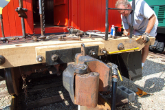 Crew-WRyM-360-Frank-M-fitting-new-end-beam-on-DH-10-8-2014-SPH